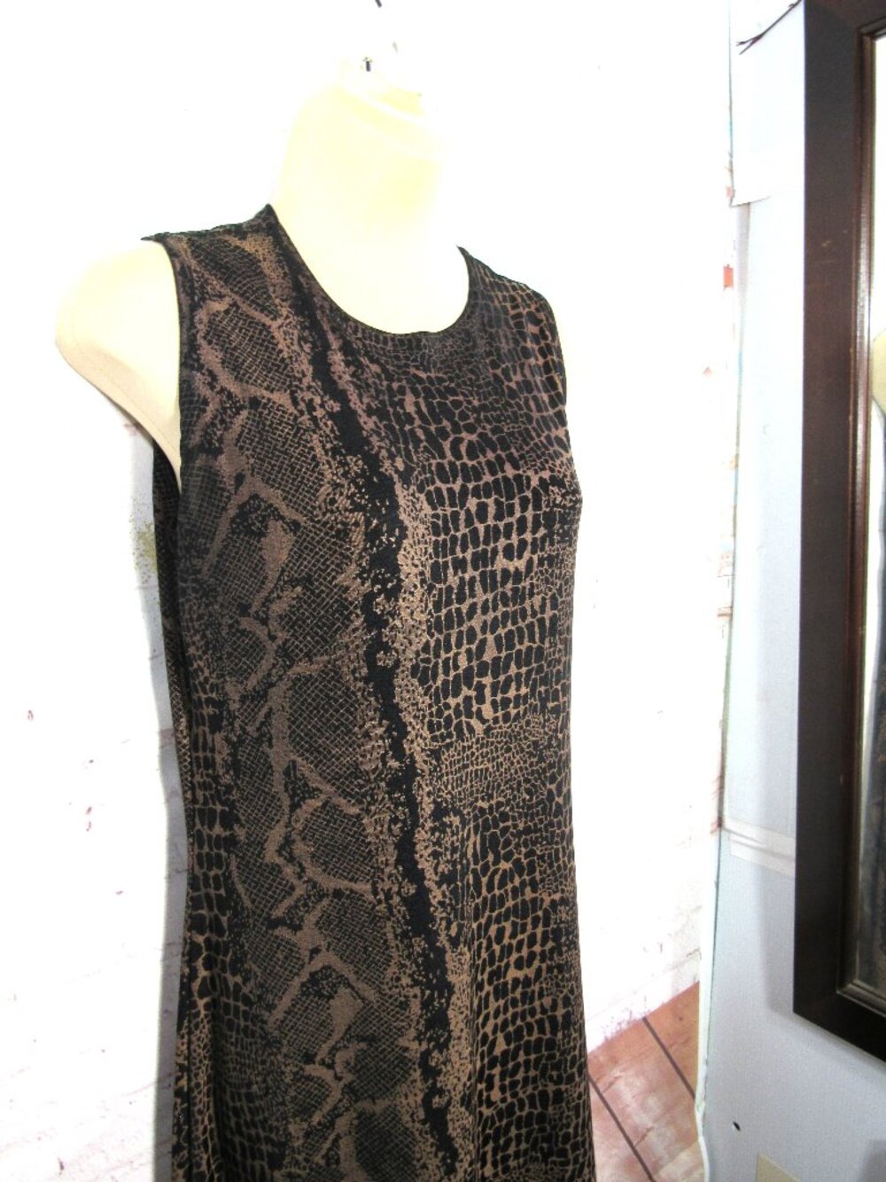 RONNI NICOLE TRAVEL KNIT MAXI PYTHON PRINT DRESS  MEDIUM - Picture 3 of 11